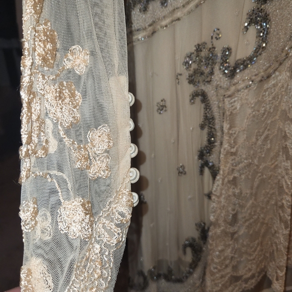 Beautiful hand beaded & lace w/open back dress. - Picture 13 of 17